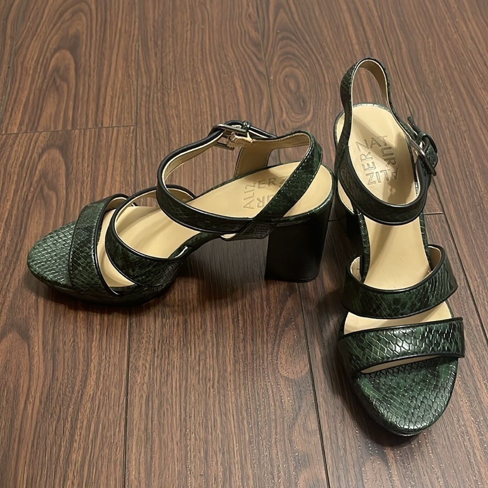Naturalizer Kamela Ankle Strap Sandals Size 6 - Picture 2 of 10